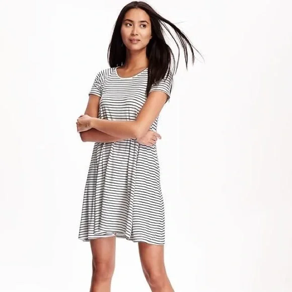 Old navy black and white striped skirt cheap